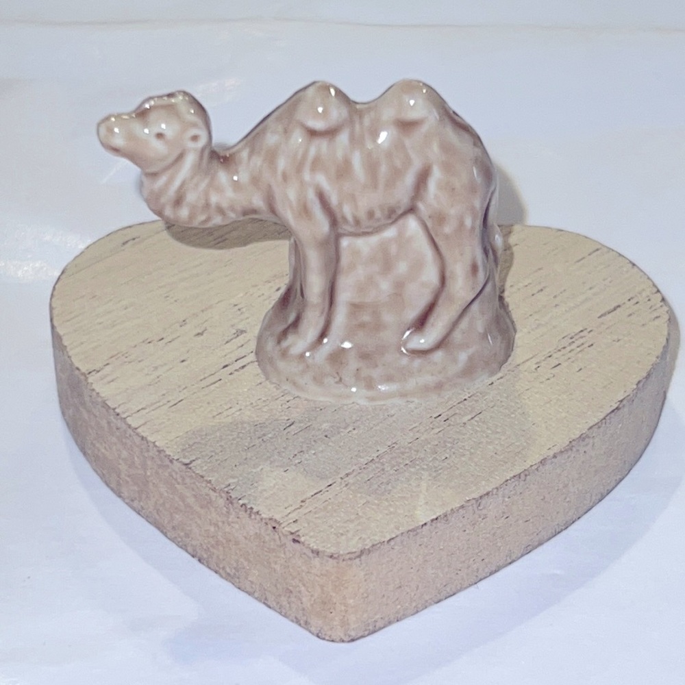 ⭐️3/15 Camel Tan Vintage Red Rose Tea Wade Whimsies Of England Animal Figurines